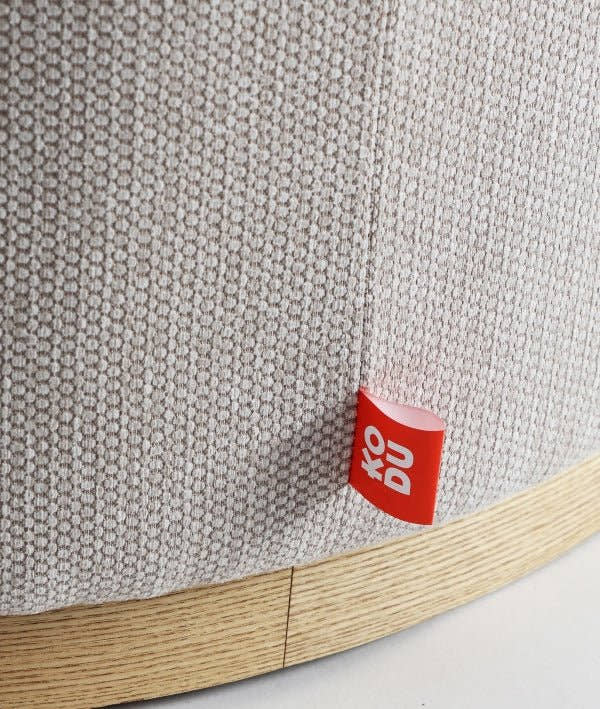 REPOSAPIÉS RUREY redondo de tela y zócalo de madera maciza - Reposapiés y puffs - El Workshop - poliéster