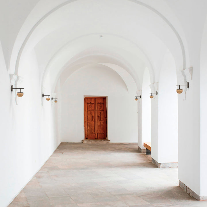 Roi Wall Lamp with Single Arm - Black structure and clear smoked glass