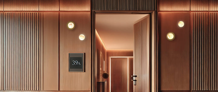 Royal Simple Wall Lamp - Matte polished brass base and alabaster ball