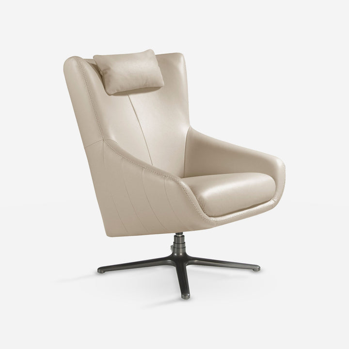 Sillón giratorio piel gris taupe sobre fondo gris de estudio