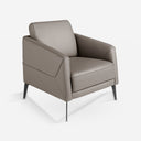 Sillón piel gris oscuro sobre fondo gris de estudio