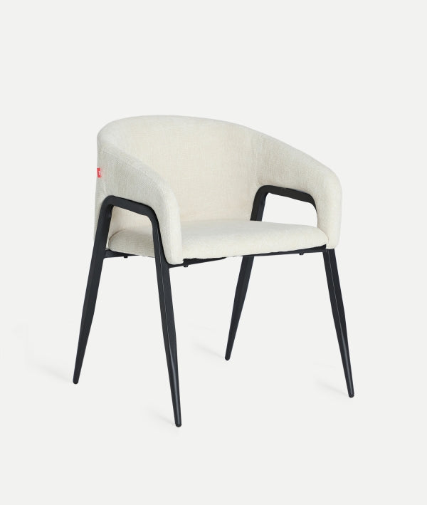 SILLA AREN diseño contemporáneo y ligereza visual en blanco roto