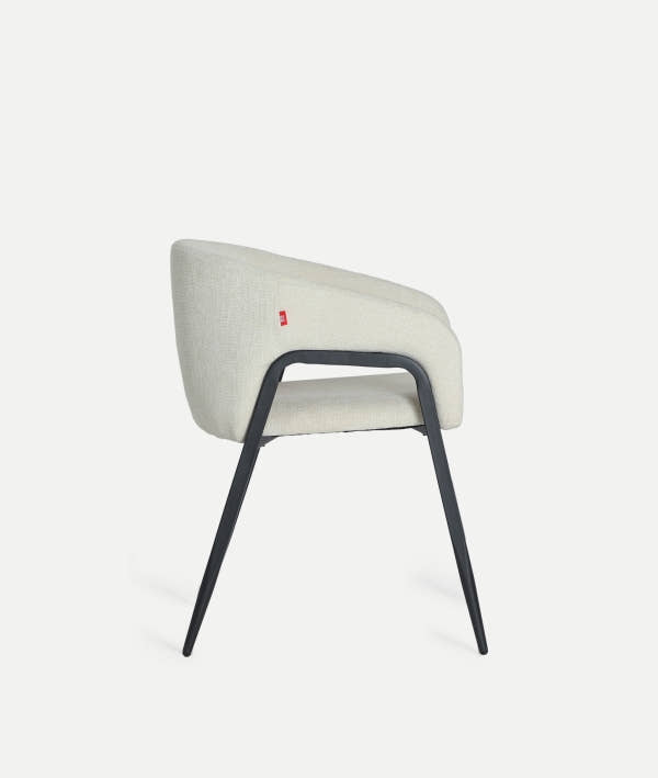 AREN CHAIR contemporary design and visual lightness in off-white