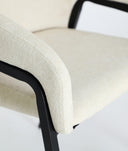 SILLA AREN diseño contemporáneo y ligereza visual en blanco roto