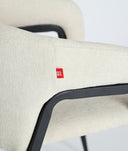 SILLA AREN diseño contemporáneo y ligereza visual en blanco roto