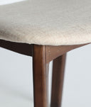 SILLA ARTIX madera de olmo con cojín acolchado en tela beige