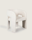 Silla Vera en tapizado dolmen creme sobre fondo gris de estudio