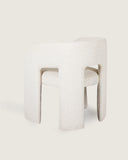 Silla Vera en tapizado dolmen creme sobre fondo gris de estudio (7)
