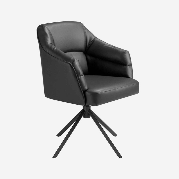 Silla giratoria polipiel negro sobre fondo gris de estudio