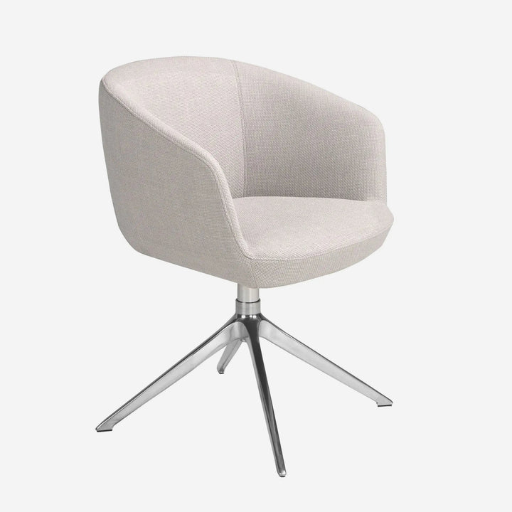 Silla giratoria tela gris claro, foto de producto sobre fondo gris de estudio