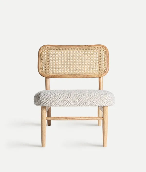 Silla GLASSUE de madera y rátan con asiento tapizado en poliéster blanco