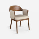 Silla nogal y polipiel crema sobre fondo gris de estudio
