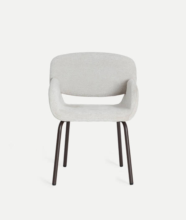 NOOR CHAIR: Enveloping silhouette and contemporary warmth