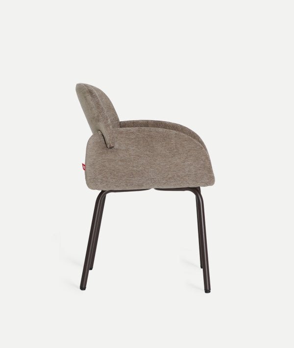 SILLA NOOR espacios profesionales y contract material del tapizado sobre fondo gris de estudio (3)