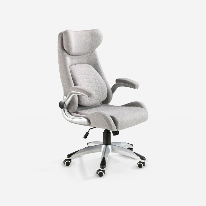 Silla oficina giratoria tela gris sobre fondo gris de estudio