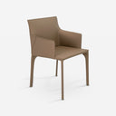 Silla piel regenerada visón sobre fondo gris