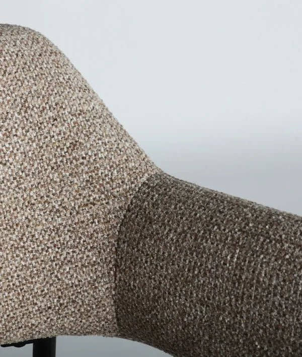 SILLA TAPIZADA MARRÓN CLARO SARZAY elegancia contemporánea con confort atemporal - Sillas - El Workshop - poliéster