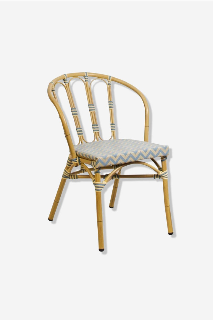 Silla Siena turquesa y blanco sobre fondo gris de estudio