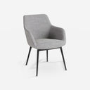 Silla tela gris sobre fondo gris de estudio