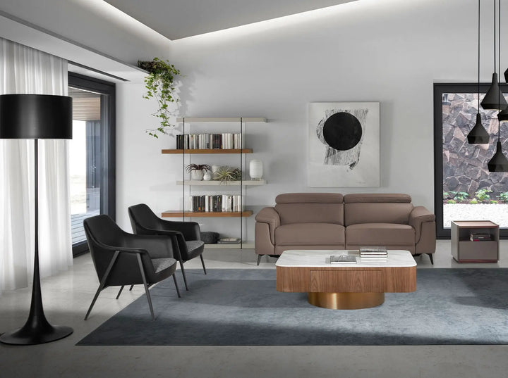 sillón de acento color negro con tapizado mixto, respaldo curvo y asiento gris acolchado