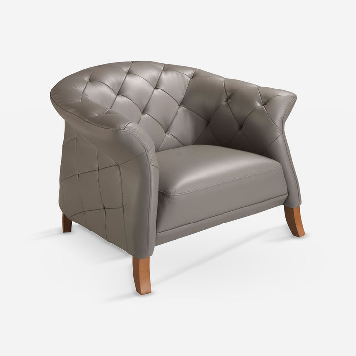 Sillón Chester piel gris sobre fondo gris de estudio