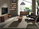 sillón asiento y respaldo de polipiel negra y estructura de madera natural pulida