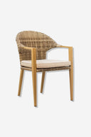 Sillón Londres con cojín sobre fondo gris de estudio