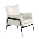 sillón moderno y minimalista en piel color gris perla, patas delgadas en negro y acentos dorados