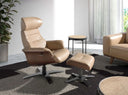 sillón moderno de piel arena con respaldo alto, diseño ergonómico y base giratoria metálica