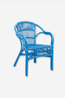 Sillón Peñíscola azul sobre fondo gris de estudio