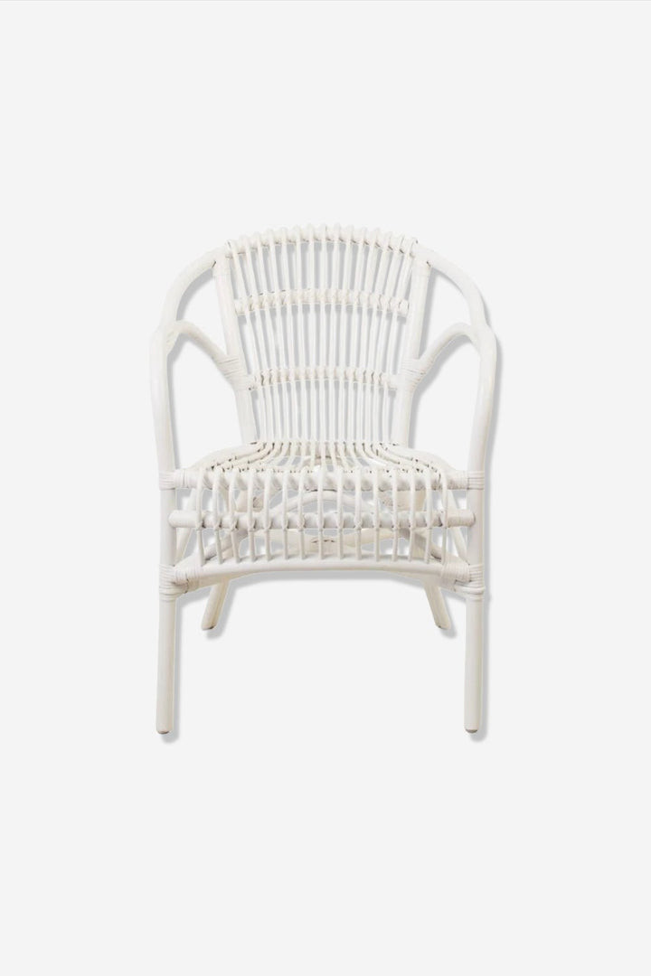 Sillón Peñíscola blanco sobre fondo gris de estudio