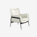 sillón contemporáneo tapizado en piel vacuno color gris perla con patas metálicas negras y detalles dorados