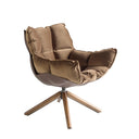 sillón de relax giratorio en terciopelo marrón cálido con diseño envolvente y base giratoria metálica

