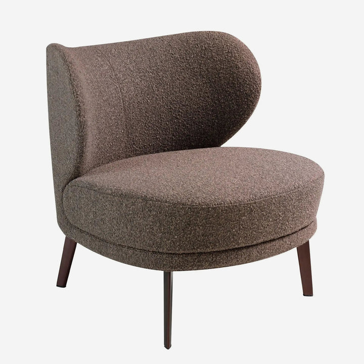 Sillón tela marrón, foto de producto sobre fondo gris de estudio
