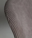 SILLÓN VIANNE gris en poliéster estilo Art Deco moderno con líneas curvas y textura acanalada