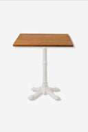Sobre de mesa madera maciza 70x70 cm sobre fondo gris de estudio
