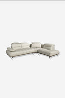 Sofá chaise longue derecha piel gris claro sobre fondo gris de estudio