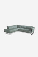 Sofá chaise longue relax izquierda piel verde turquesa sobre fondo gris de estudio