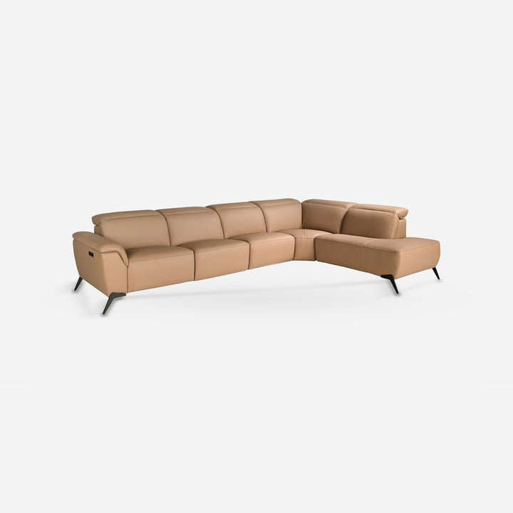 Sofá chaise longue relax modular derecho piel marrón sobre fondo gris de estudio
