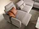Sofá chaise longue relax modular derecho tela arena en ambiente decorado (4)
