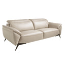 sofá elegante color beige claro, respaldo alto y cojines de asiento amplios, patas de metal oscuro en ángulo