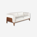 sofá moderno tapizado en blanco con base y laterales de madera natural, diseño limpio y elegante