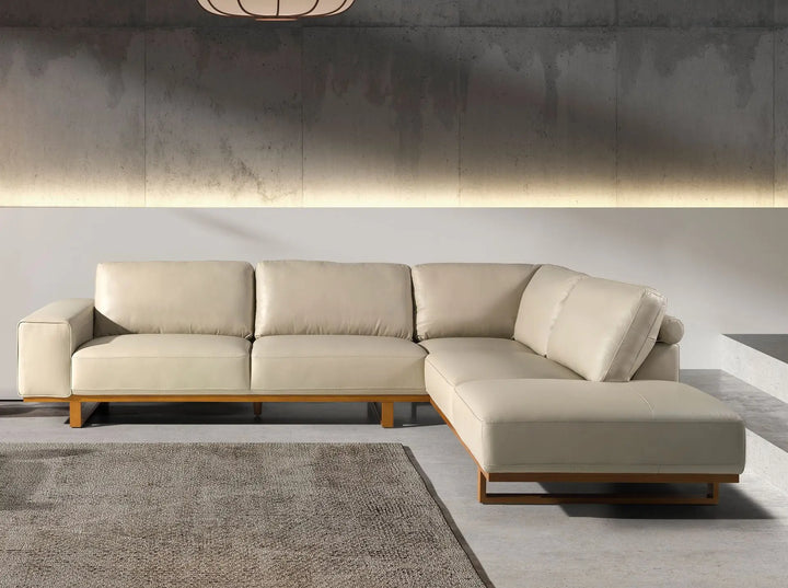 sofa estilo moderno con patas de madera clara rinconero
