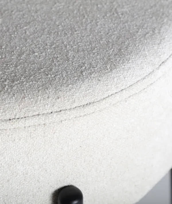 Taburete BREVILLE tapizado en blanco roto, estilo chic - Taburetes altos - El Workshop - poliéster