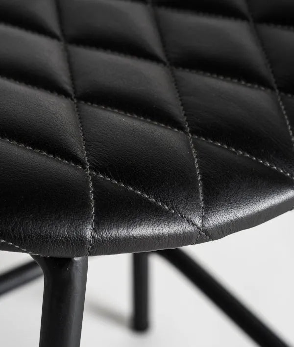 Taburete CHAEPE de cuero negro