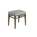 taburete tapizado cuadrado con patas de madera maciza y diseño moderno en tela gris