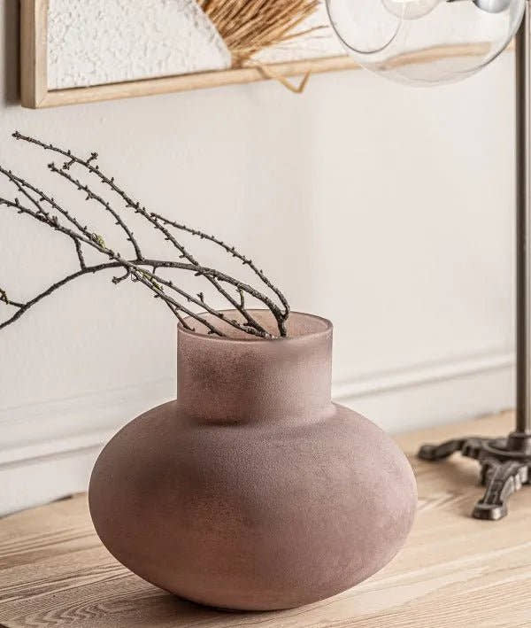 Jarrón NAGYE ealizado en vidrio morado elegante - Jarrones y centros - El Workshop - vidrio