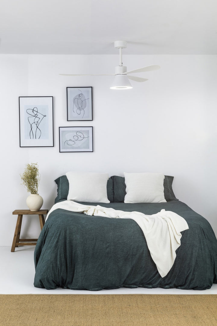 ventilador de techo con luz de acero y metacrilato ø132 cm 20 w cct seleccionable 3 palas